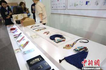 浙江義烏文化產(chǎn)品交易會(huì) 讓中國(guó)故事通過計(jì)算機(jī)網(wǎng)絡(luò)信息咨詢走入尋常百姓生活